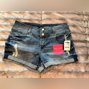 Mid-rise roll up refuge shorts size 4.